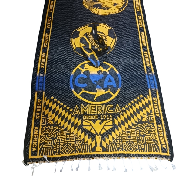 Club America Hooded Poncho with Eagle On Front And Club Logo On Back - Picture 8 of 8